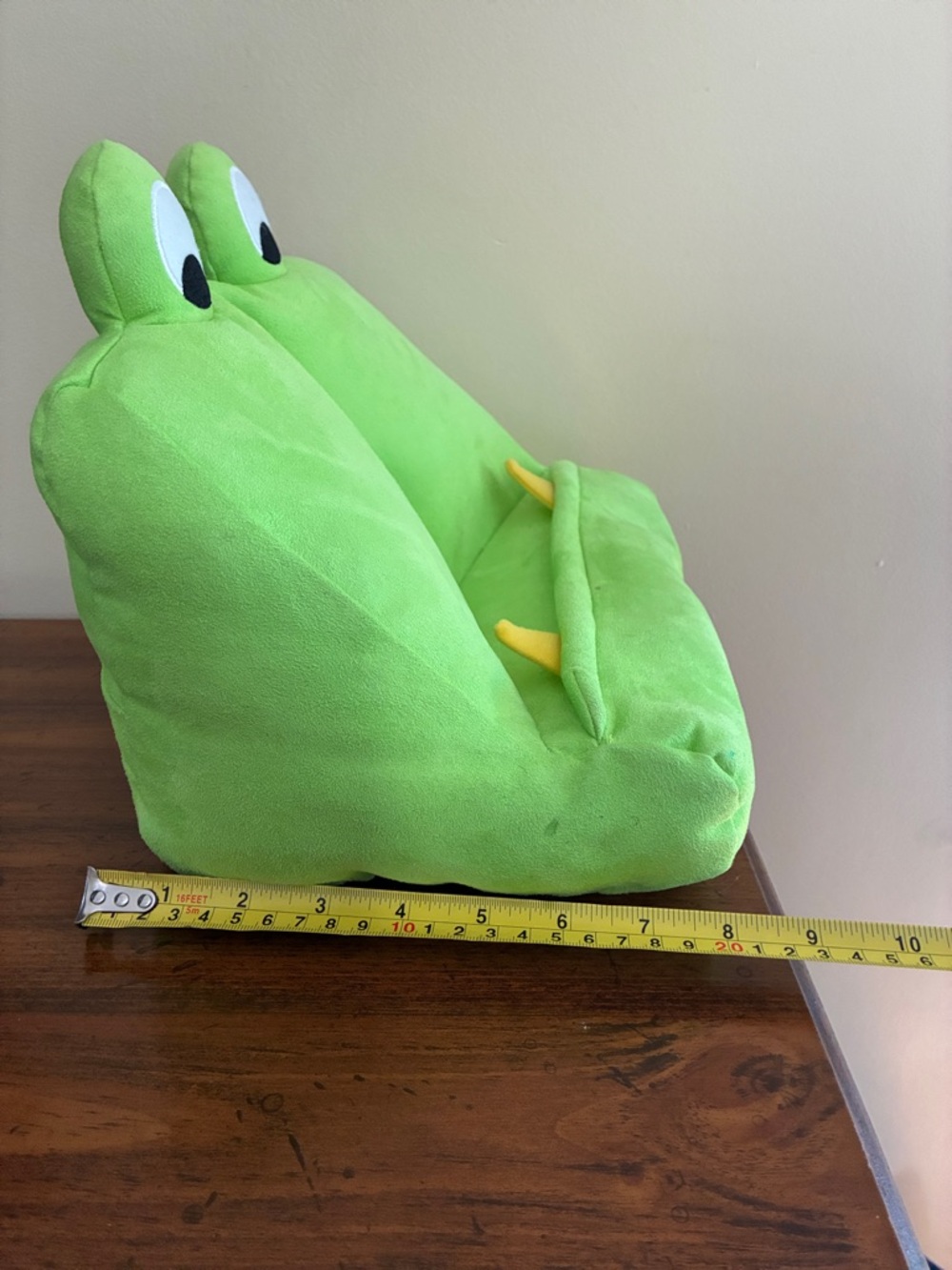 Thinking Gifts - BOOK MONSTER Book/Tablet Stand - Picture 7 of 10
